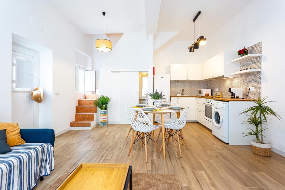 Kitchen or kitchenette, Living room, Dining area, minibar, pet friendly, stove, washing machine
