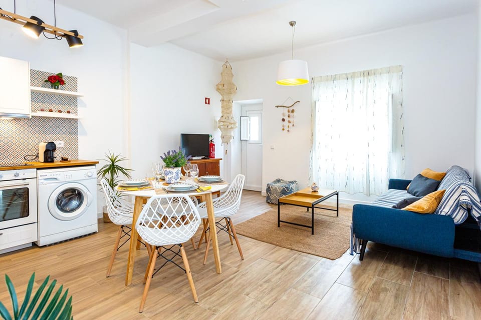 Communal lounge/ TV room, Living room, Dining area, washing machine