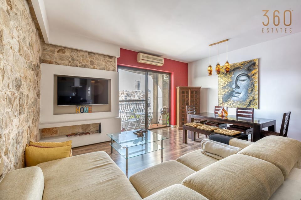 Communal lounge/ TV room, TV and multimedia, Living room, Seating area, Evening entertainment