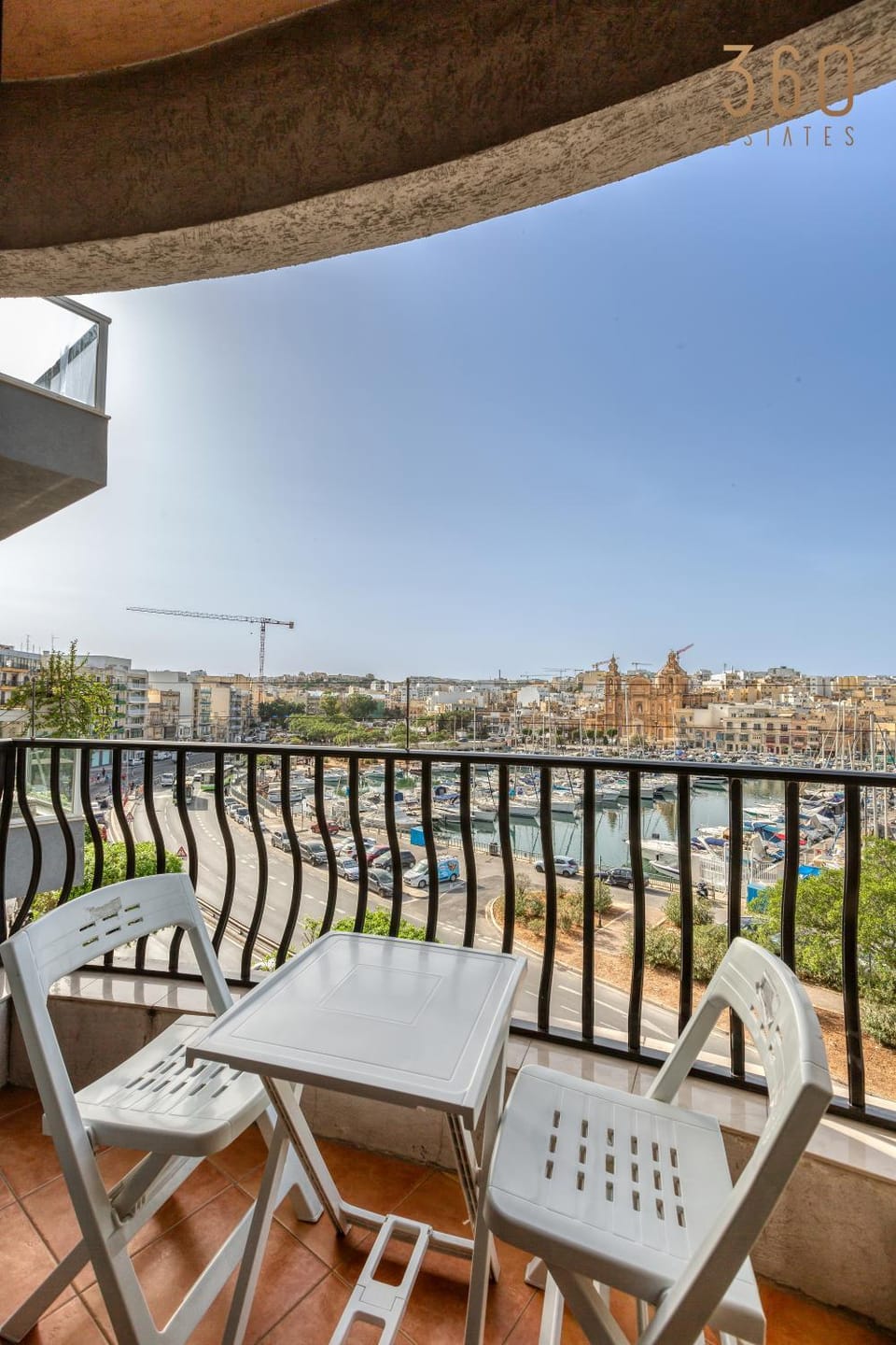 Patio, Day, Natural landscape, Balcony/Terrace, Living room, Seating area, Dining area, City view, Sea view