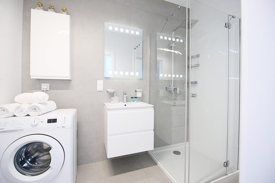 Shower, Bathroom, towels, washing machine