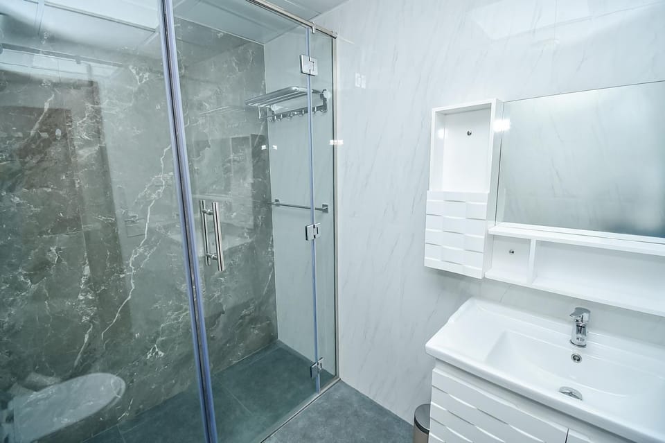 Shower, Bathroom, towels