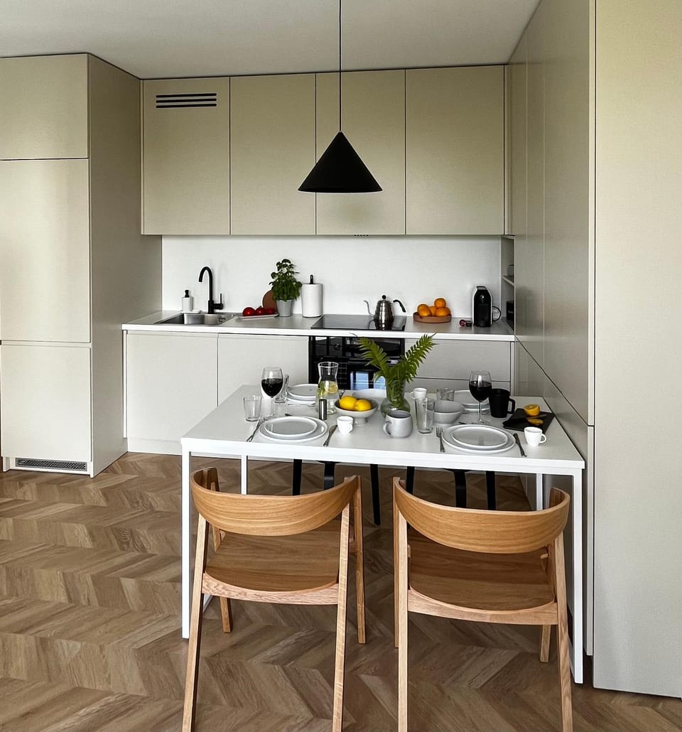 Kitchen or kitchenette, Dining area, stove