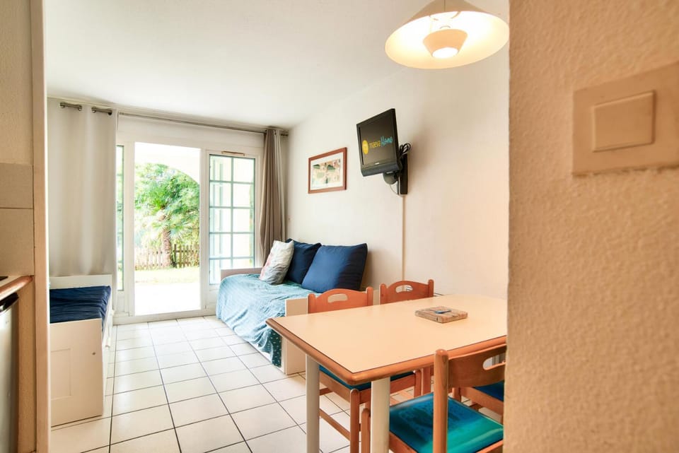 Bed, furniture, kitchen