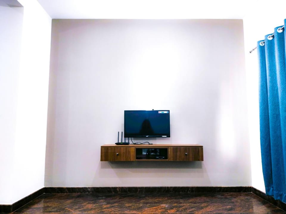 Communal lounge/ TV room, TV and multimedia, Living room, Evening entertainment