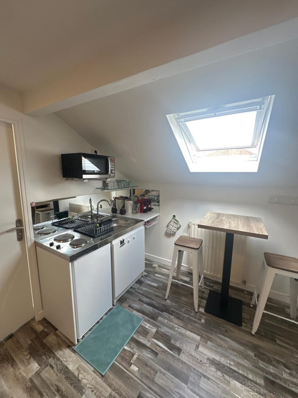 Kitchen or kitchenette, stove