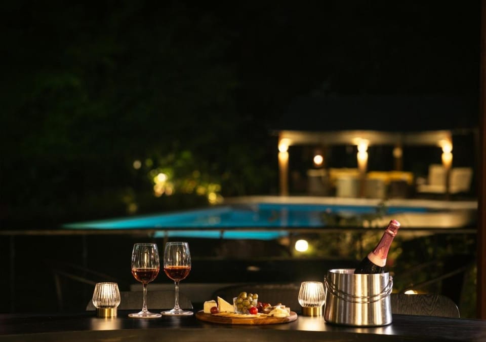 Swimming pool, Breakfast