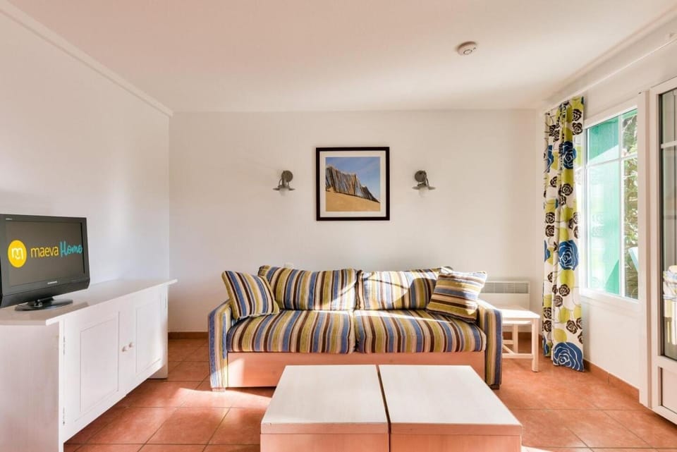 Bed, Living room, furniture, kitchen