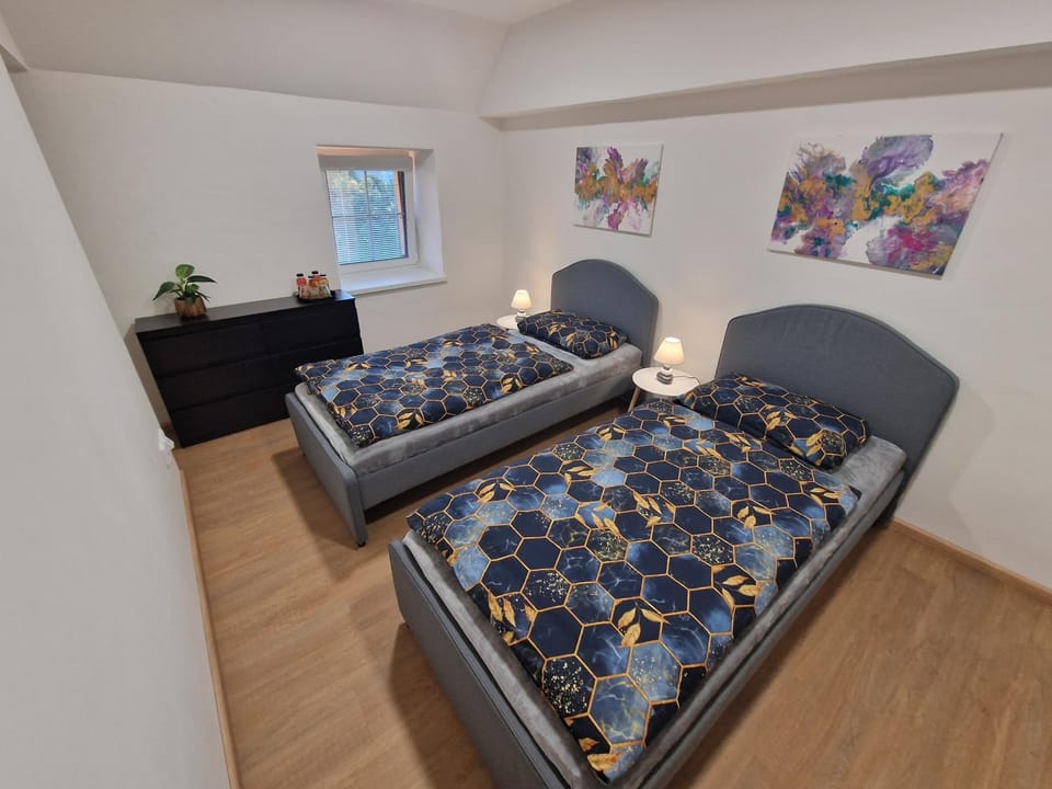 Property building, Bed, Photo of the whole room, Bedroom