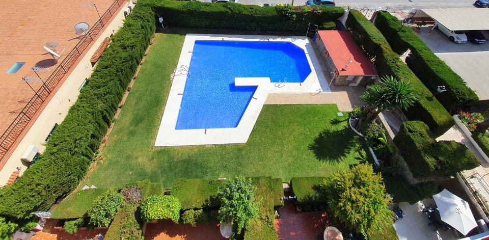 Property building, Day, Bird's eye view, Garden, Swimming pool