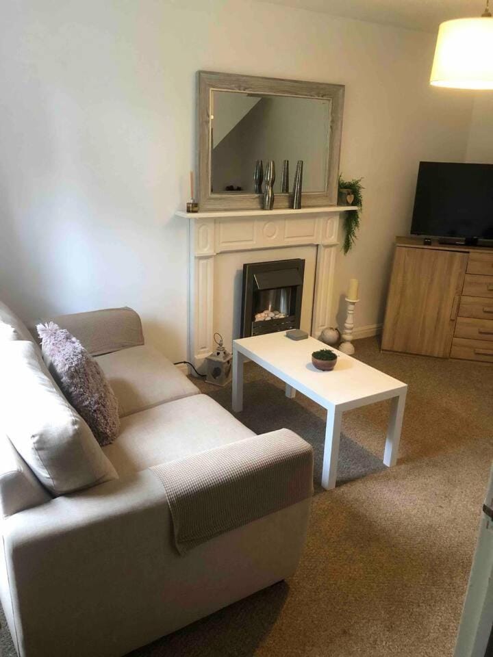 TV and multimedia, Living room, Seating area, flat iron