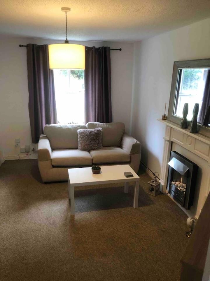 Bluebell House 2 bedroom with parking and garden House in Scunthorpe