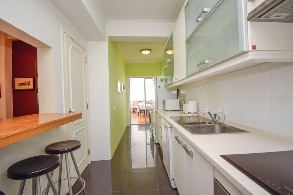 Kitchen or kitchenette, Dining area, dishwasher, oven, stove