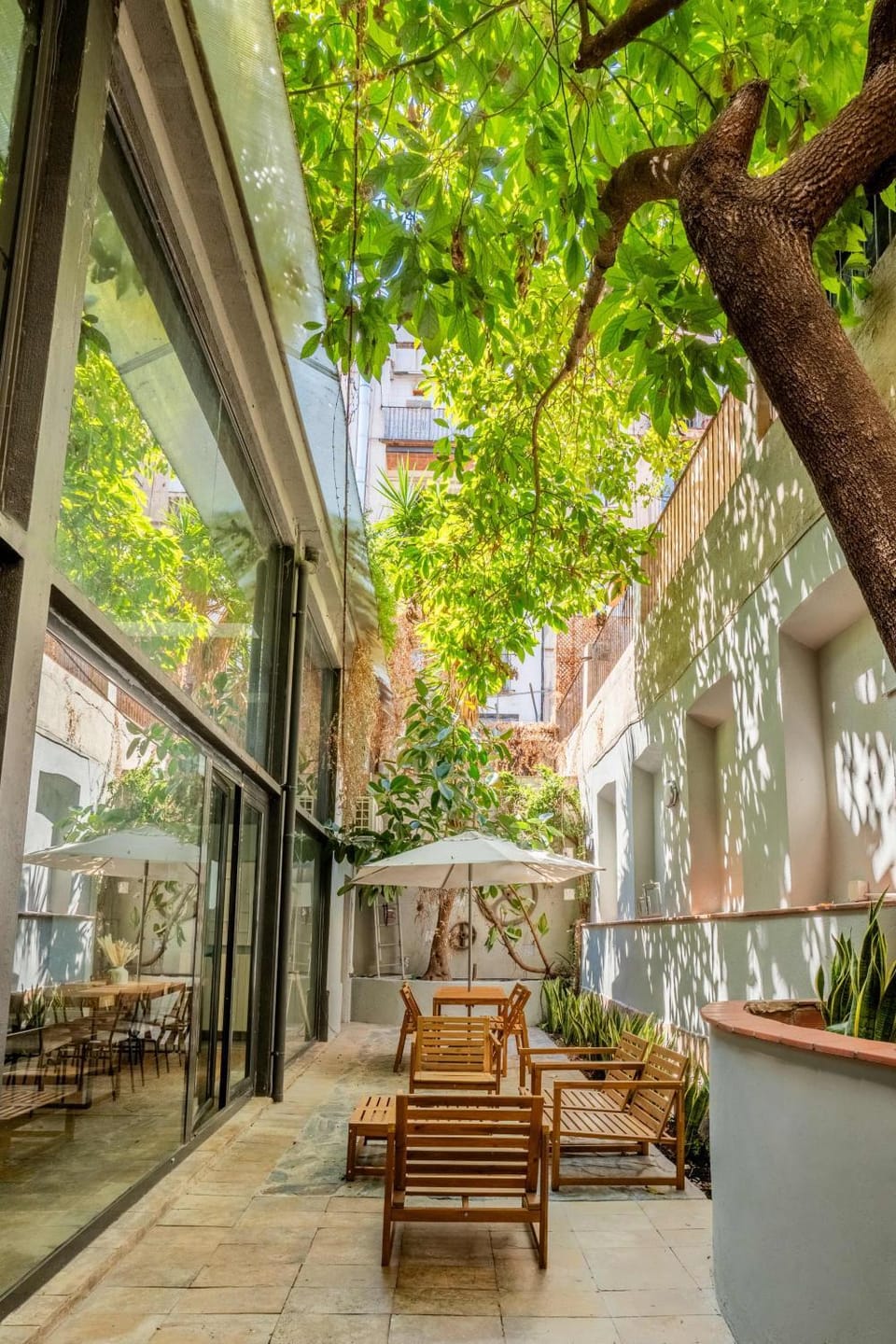 The Collection Barcelona - Huge duplex with private garden next to Las Ramblas Apartment in Barcelona