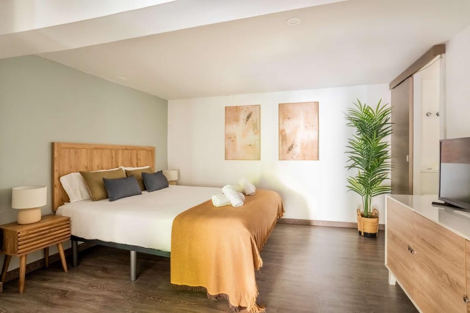 The Collection Barcelona - Huge duplex with private garden next to Las Ramblas Apartment in Barcelona