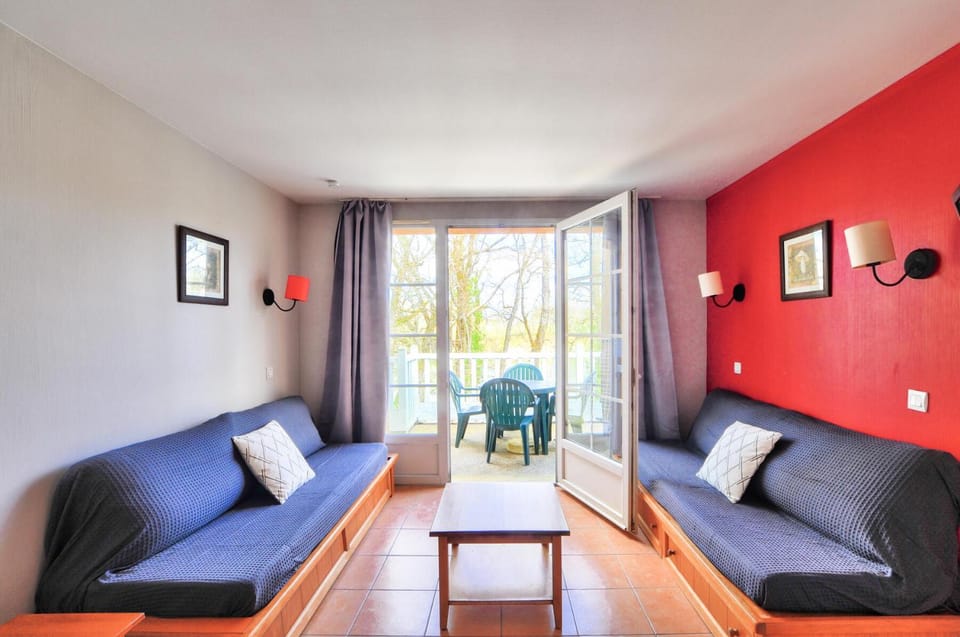 Bed, Living room, kitchen