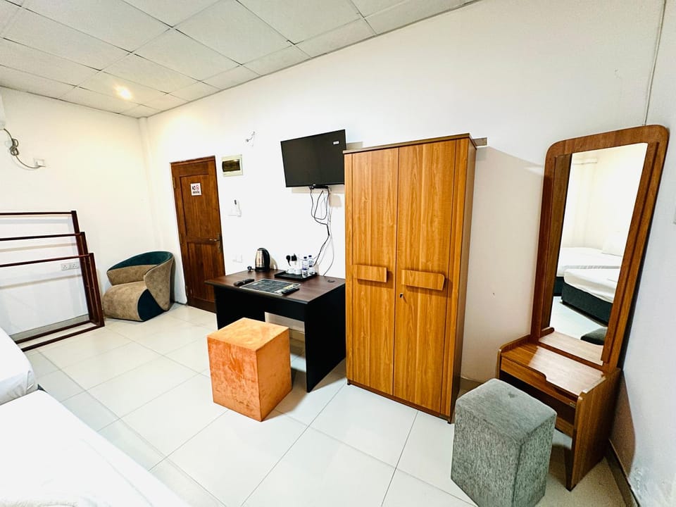 Bed, TV and multimedia, Living room, Photo of the whole room, Seating area, Bedroom, hair dresser, wardrobe, air conditioner
