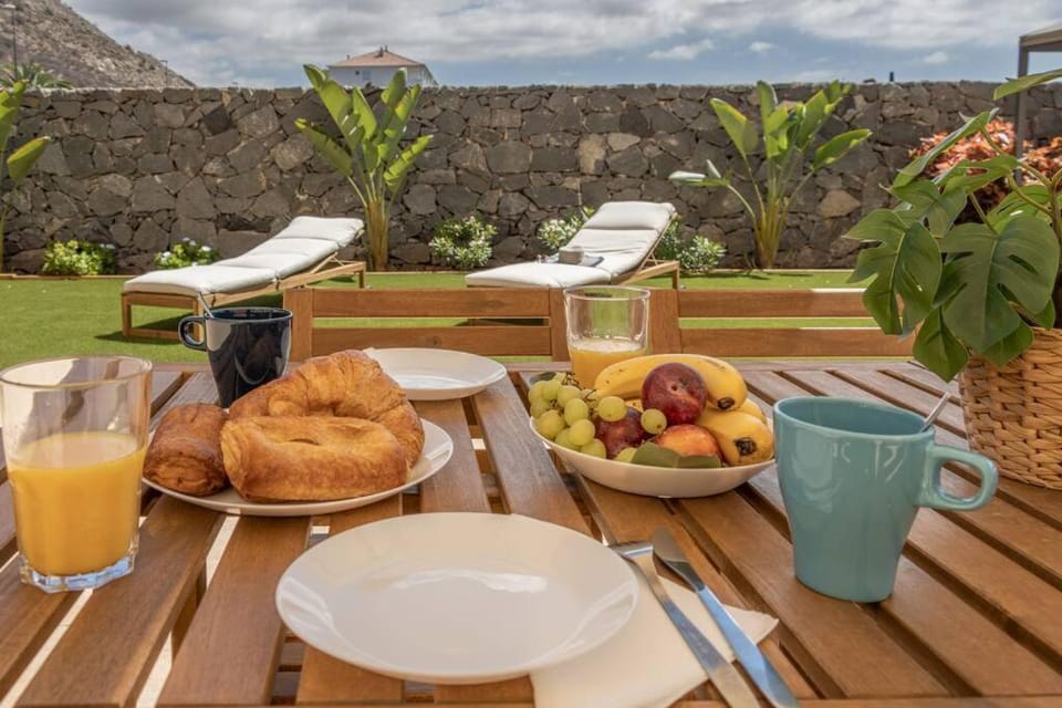 Amazing & Chill Terrace Palm Mar Apartment in Palm-Mar
