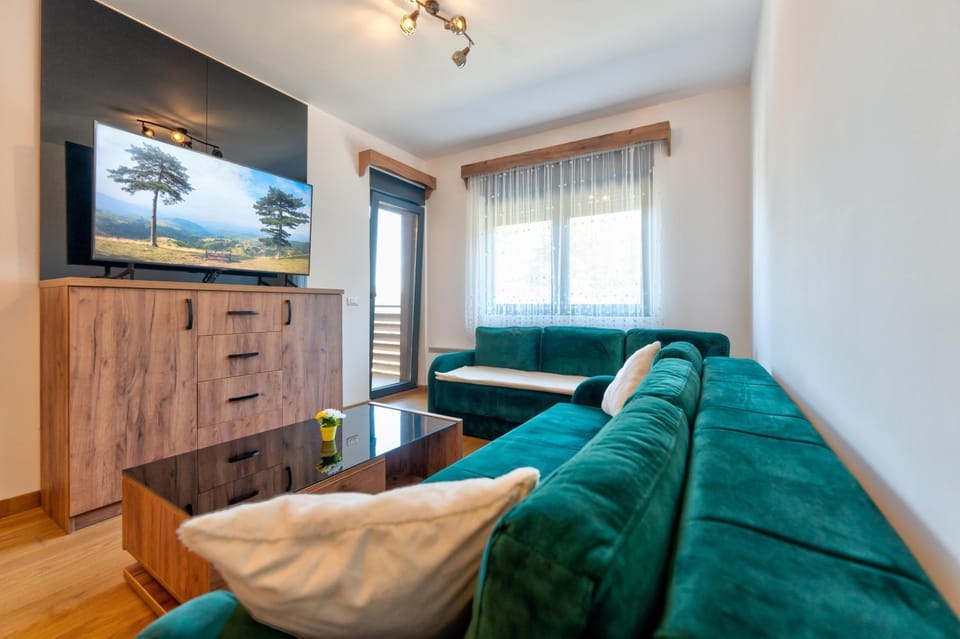 Communal lounge/ TV room, TV and multimedia, Living room, Photo of the whole room, Seating area, Evening entertainment