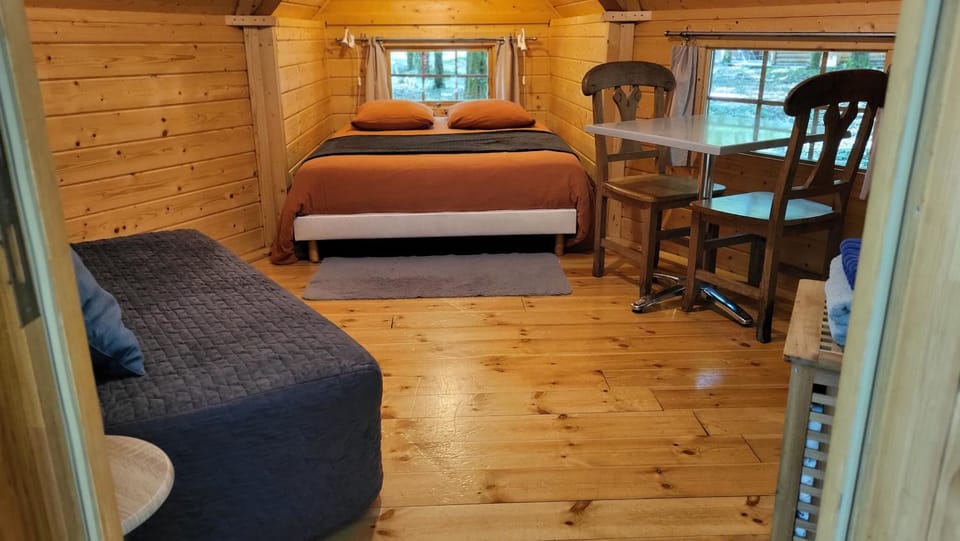 Property building, Bed, Photo of the whole room, Dining area