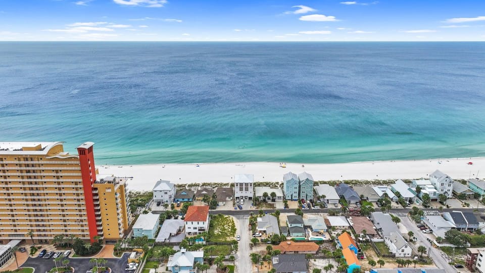 Property building, Nearby landmark, Day, Natural landscape, Bird's eye view, Beach, City view, Sea view