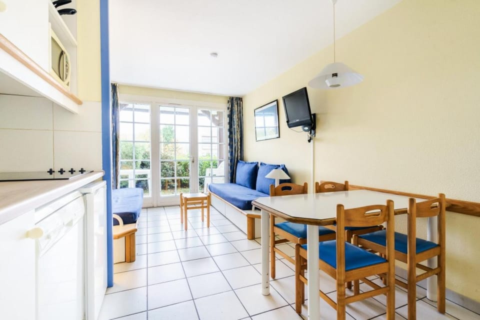 Bed, kitchen