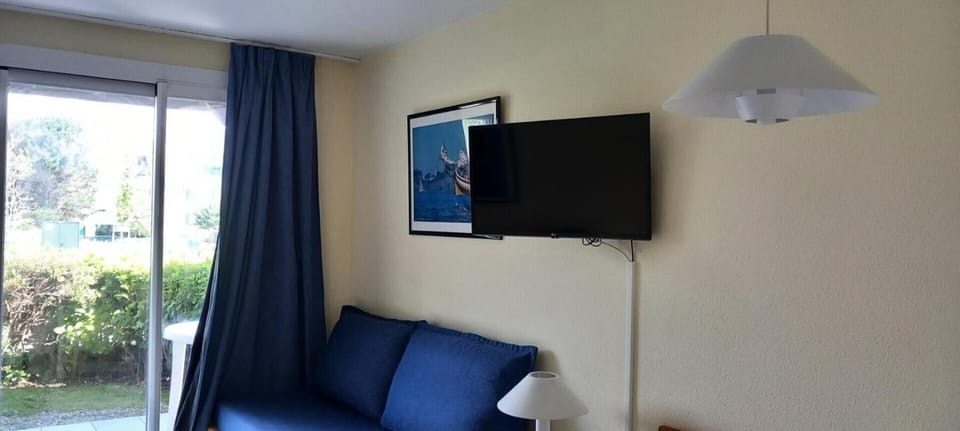 Bed, TV and multimedia