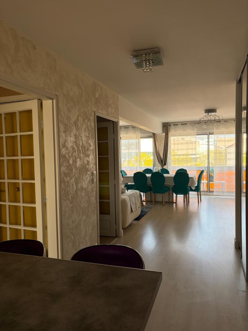 Bel appartement climatisé et spacieux de 100m2 au 3e étage avec ascenseur -A 5mn à pied du parc des expositions congrès de Dijon et ENG et 10mn du centre ville place Parking devant l'immeuble Apartment in Dijon
