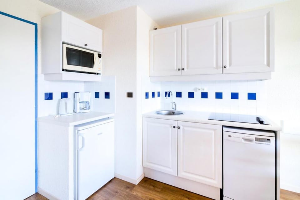furniture, microwave, oven, kitchen