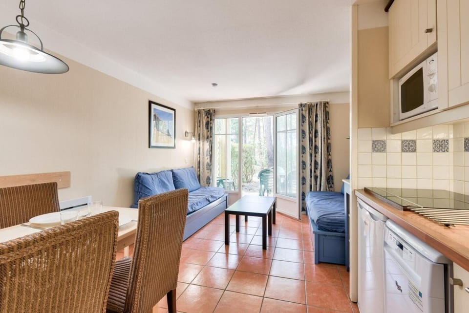 Bed, kitchen