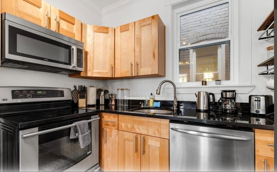 Entire Rowhome in Northwest Washington House in District of Columbia