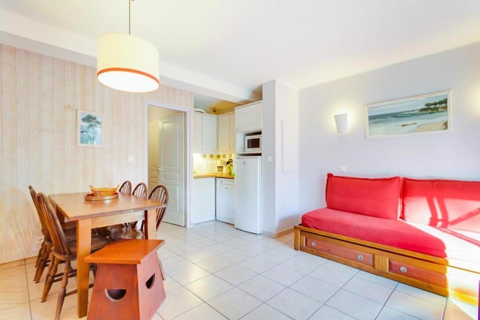 Bed, fireplace, kitchen