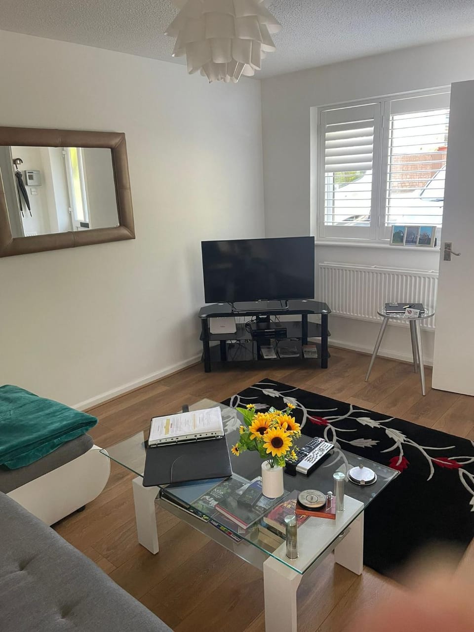 Riverside 2 Bedroom Townhouse with Car Charger Apartment in Abergavenny
