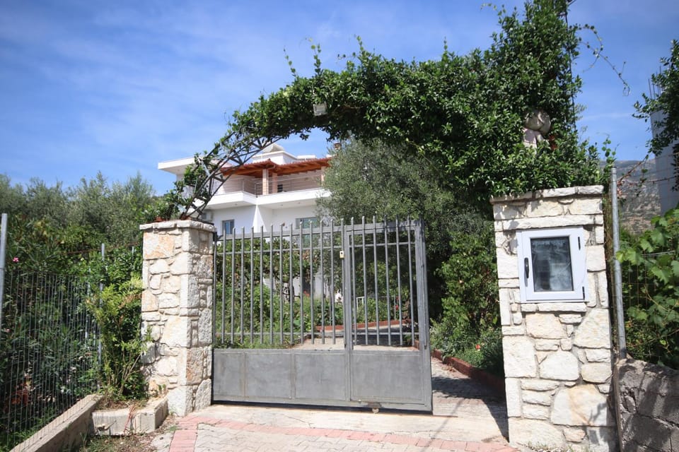 Mato Rooms Apartment hotel in Vlorë County, Albania