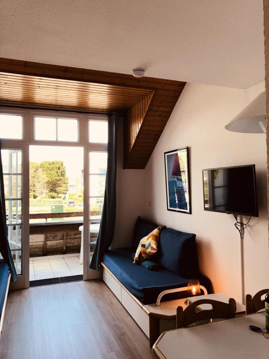 Bed, fireplace