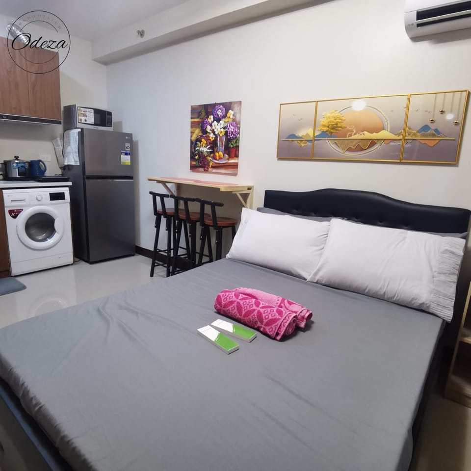 Bed, Kitchen or kitchenette, Dining area