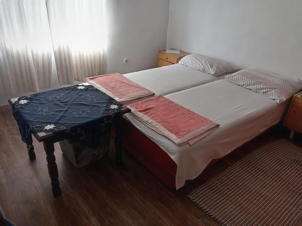 Bed, Photo of the whole room, towels