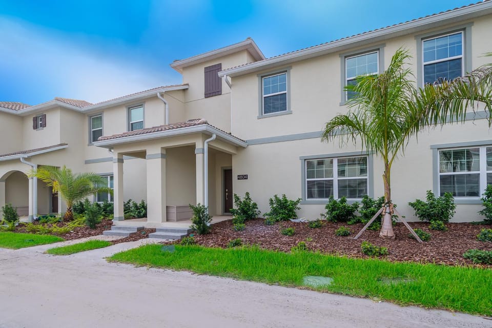 Stunning Townhouses 5 Minutes away Disney! House in Kissimmee