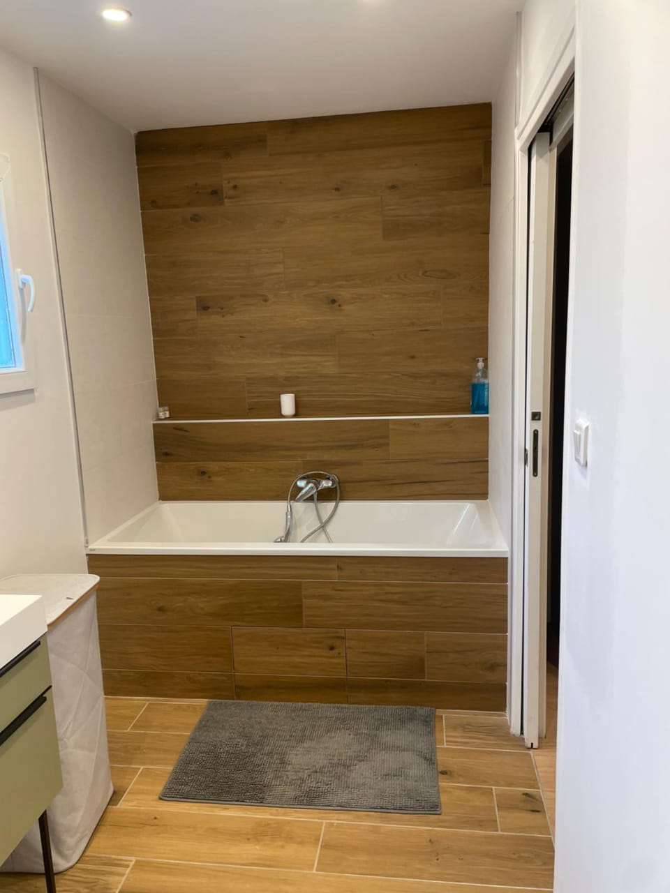 Suite parentale avec salle de bains et toilettes privées Vacation rental in Auvergne-Rhône-Alpes