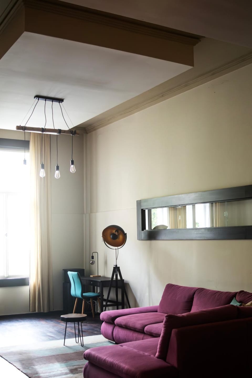 Living room, Photo of the whole room, Decorative detail, Decorative detail, Seating area