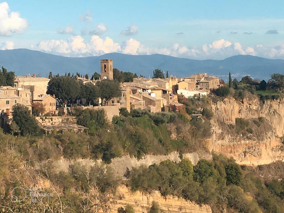 Landmark view, Location