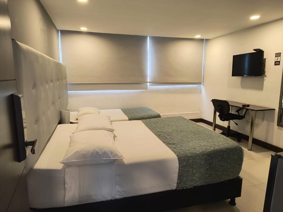 Communal lounge/ TV room, Bed, TV and multimedia, Photo of the whole room, Evening entertainment, Bedroom