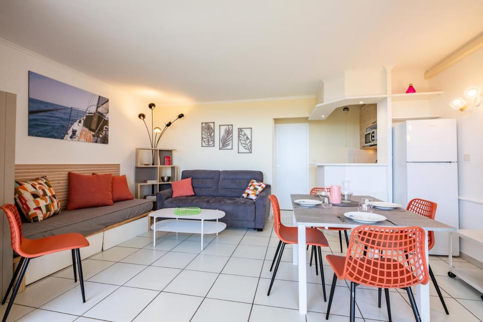 Bed, kitchen