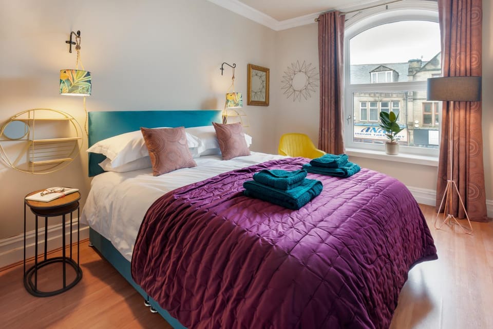 Bed, Bedroom, towels