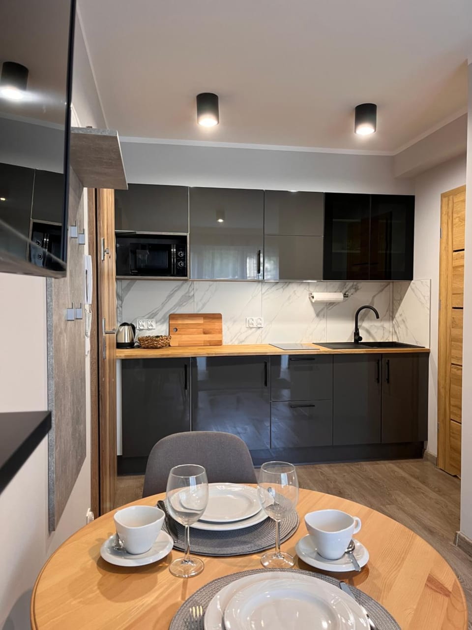 Kitchen or kitchenette, Dining area, minibar, pet friendly, stove