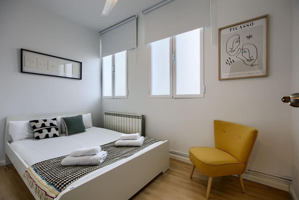 Bed, Photo of the whole room, Bedroom