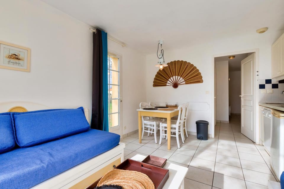 Bed, kitchen