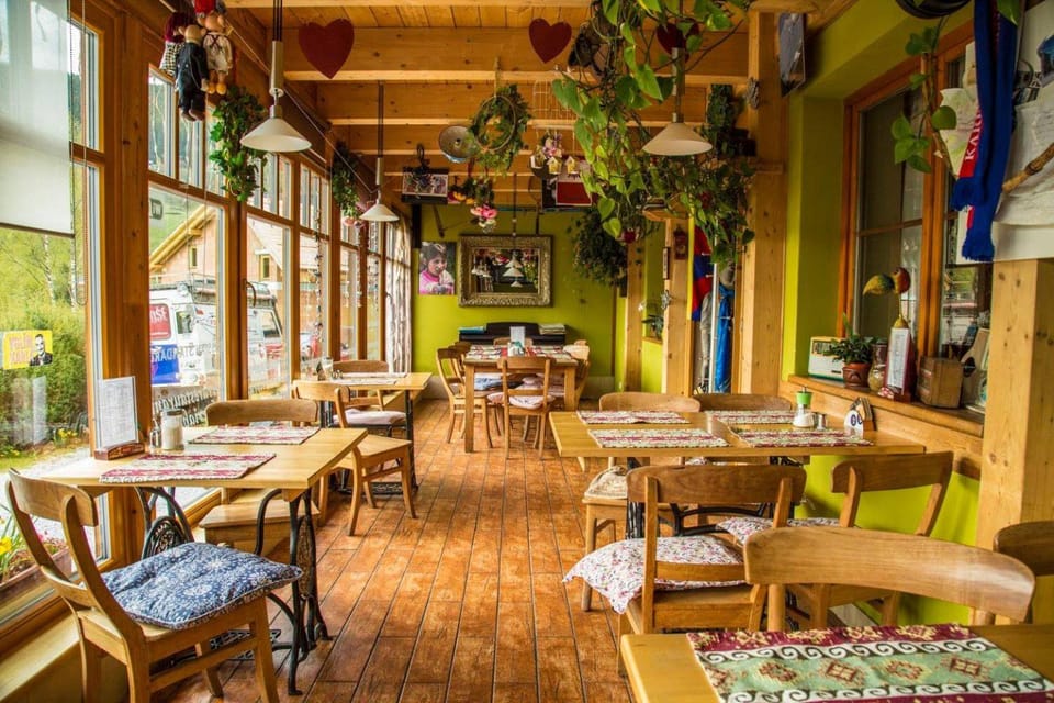 Restaurant/places to eat, Seating area