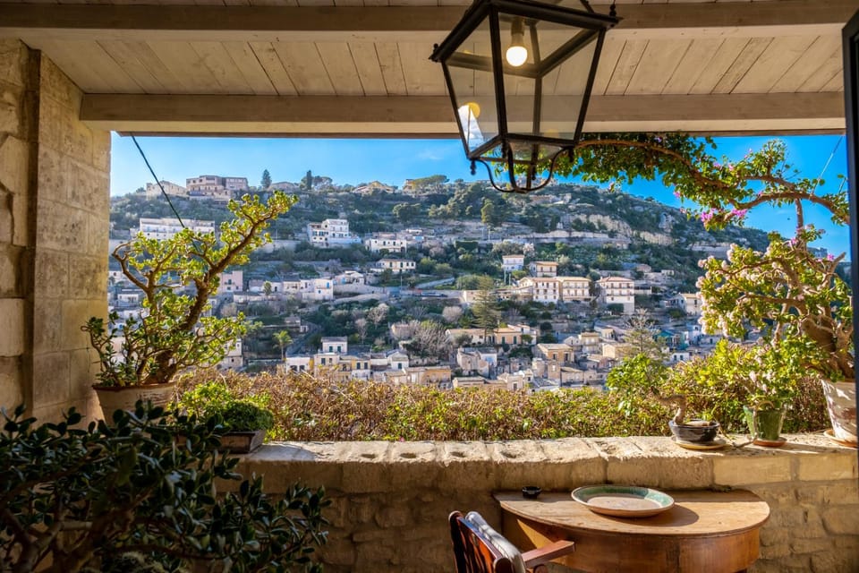View (from property/room), Balcony/Terrace, City view