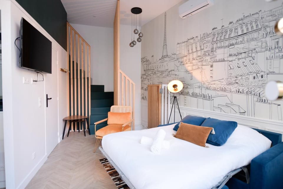 Bed, Living room